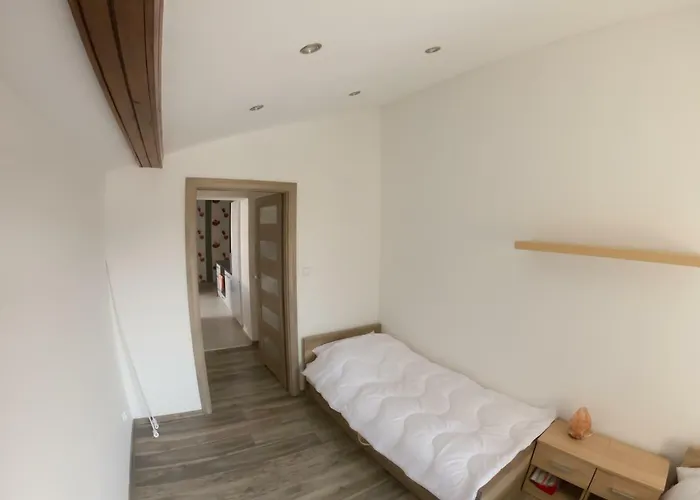 Blisko Dworca Pkp,pks Апартаменты Цешин